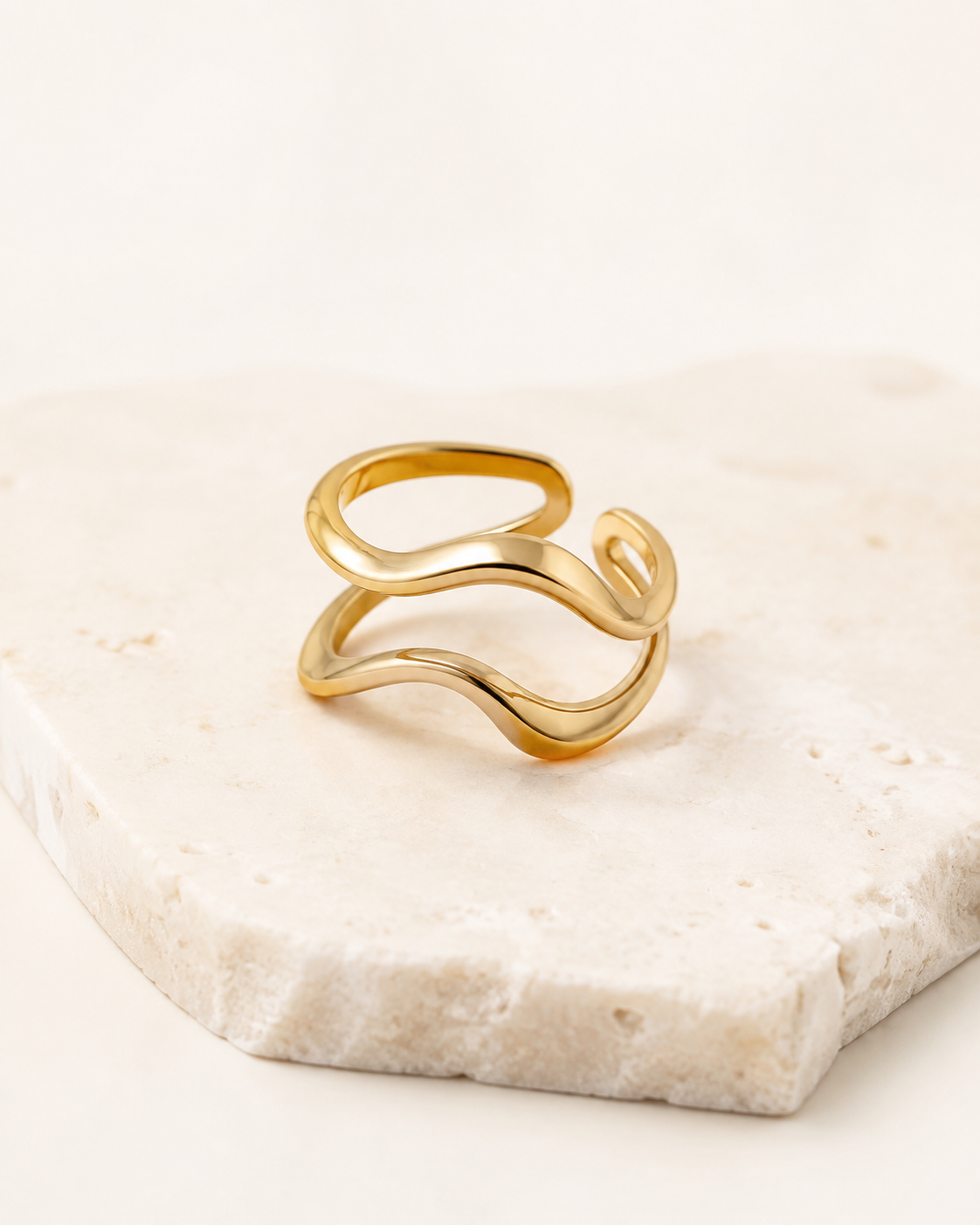 Bague Ondine — bijou Elora sur fond ivoire