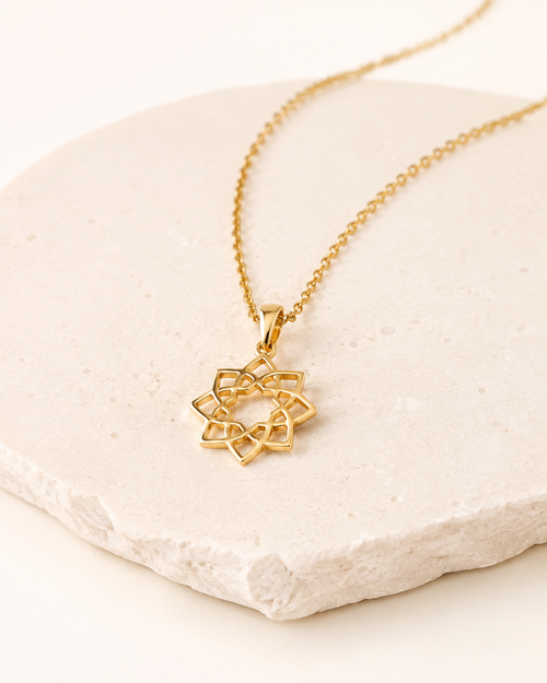 Collier Zellige Maroc — collier Elora sur fond ivoire
